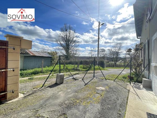 MAISON DE VILLAGE TOUT CONFORT, GARAGE ATTENANT, COUR, TERRAIN SÉPARÉ CONSTRUCTIBLE