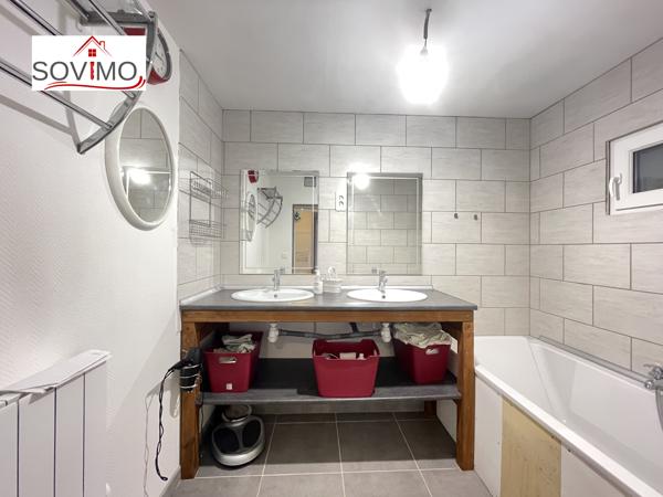 MAISON DE VILLAGE TOUT CONFORT, GARAGE ATTENANT, COUR, TERRAIN SÉPARÉ CONSTRUCTIBLE