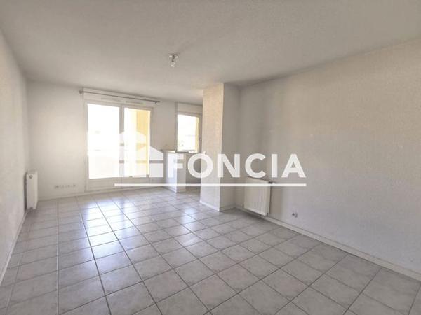 Location Appartement 3 pièces 54.82 m² - 2 RUE DU DOCTEUR ROUX Tarbes 65000