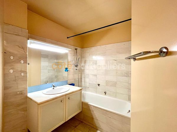 Vente
                Appartement55,53 m² - 2 Pièces -
                    ROYAN (17200)