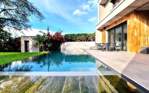 Maison à vendre    6 pièces • 260 m2 Toulouse