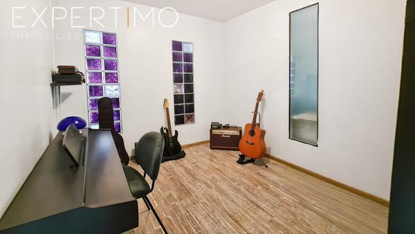 Saint-Ambroix (30500) Maison 140 m² avec piscine, 4 chambres, 2 bureaux.