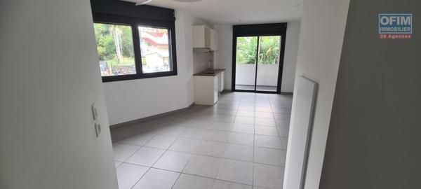 A louer grand studio neuf pour étudiant d'environ 34 m² à l'université du Tampon