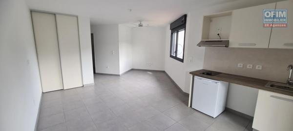 A louer grand studio neuf pour étudiant d'environ 34 m² à l'université du Tampon