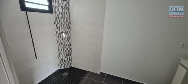 A louer grand studio neuf pour étudiant d'environ 34 m² à l'université du Tampon