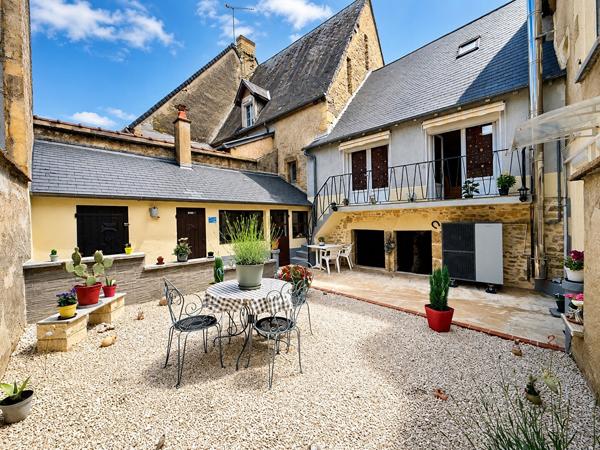 Maison Premery centre ville  30min Nevers  132m2 5 pieces annexes