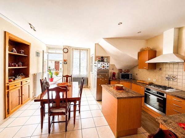 Maison Premery centre ville  30min Nevers  132m2 5 pieces annexes