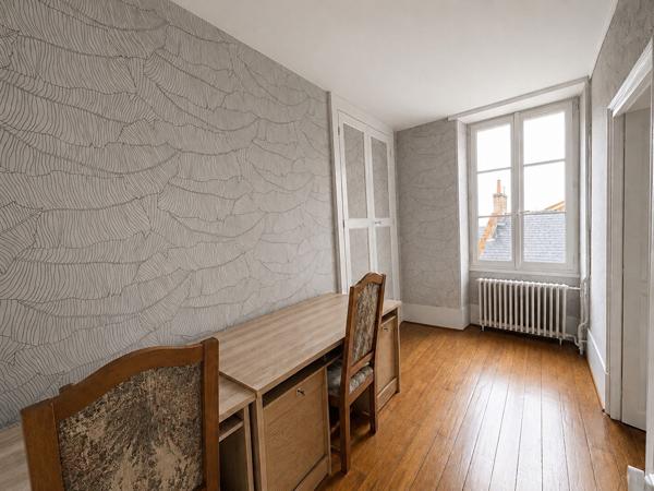 Maison Premery centre ville  30min Nevers  132m2 5 pieces annexes