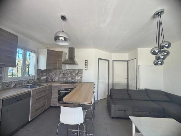 Vente                                                      Appartement
                        
                     2 pièces                      38 m2                     à Pertuis