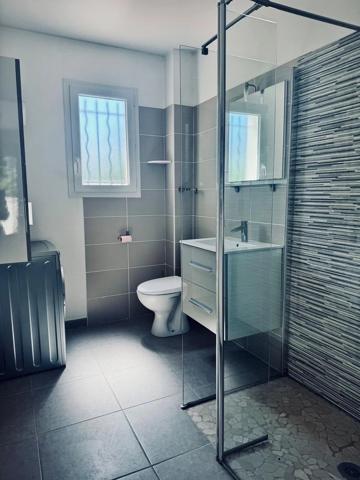 Vente                                                      Appartement
                        
                     2 pièces                      38 m2                     à Pertuis