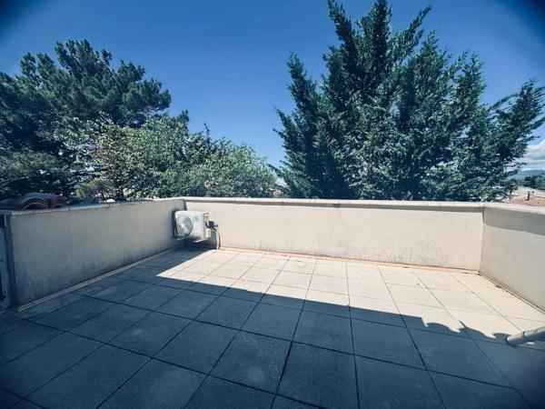Vente                                                      Appartement
                        
                     2 pièces                      38 m2                     à Pertuis