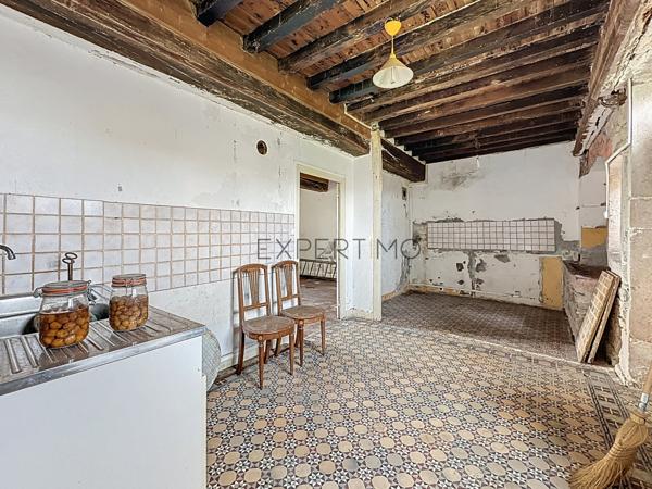 Simandre (71290) Ensemble immobilier en pierre à rénover à Simandre (71)