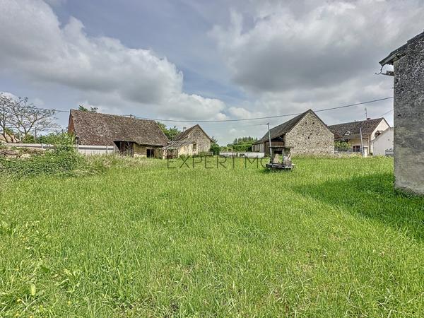 Simandre (71290) Ensemble immobilier en pierre à rénover à Simandre (71)