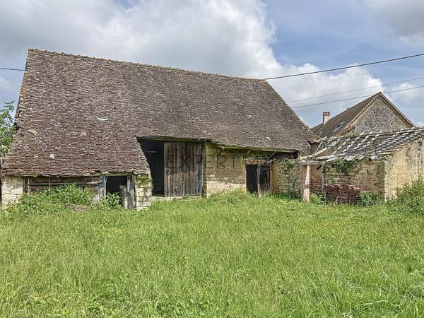 Simandre (71290) Ensemble immobilier en pierre à rénover à Simandre (71)