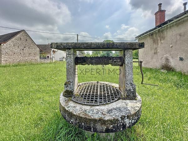 Simandre (71290) Ensemble immobilier en pierre à rénover à Simandre (71)