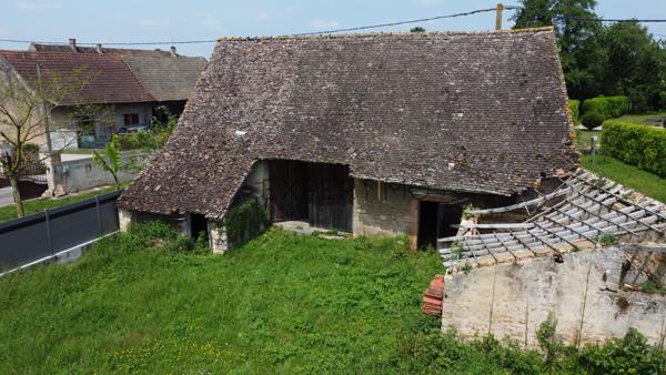 Simandre (71290) Ensemble immobilier en pierre à rénover à Simandre (71)