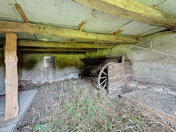 Simandre (71290) Ensemble immobilier en pierre à rénover à Simandre (71)