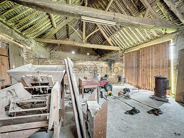 Simandre (71290) Ensemble immobilier en pierre à rénover à Simandre (71)