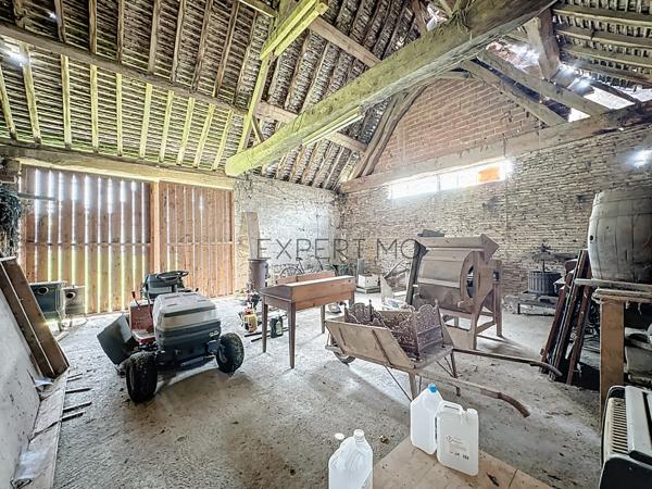 Simandre (71290) Ensemble immobilier en pierre à rénover à Simandre (71)