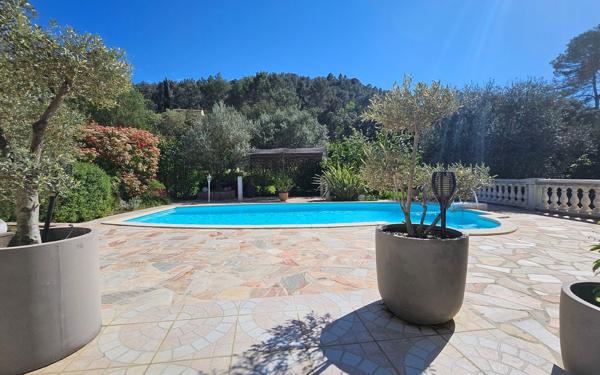 Maison à vendre    5 pièces • 150 m2 La Bouilladisse