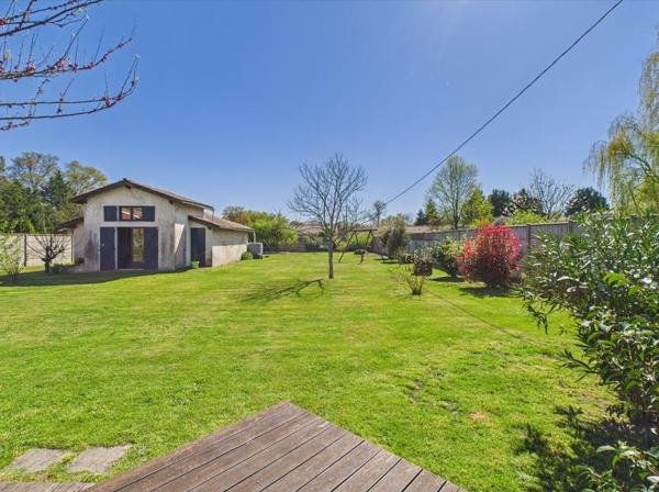 Maison rénovée d'environ 115m² hab avec dépendance sur terrain de 1976m2 , Sadirac Maison rénovée d'environ 115m² hab avec dépendance sur terrain de 1976m2 , Sadirac