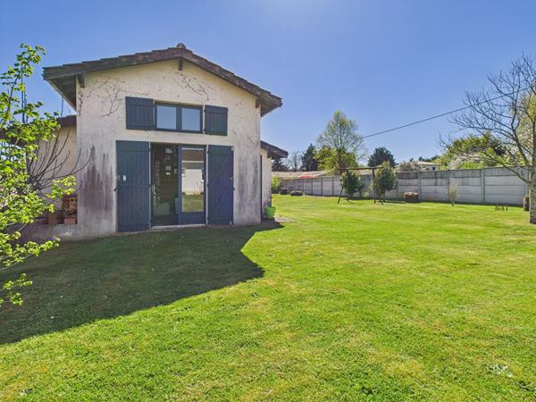 Maison rénovée d'environ 115m² hab avec dépendance sur terrain de 1976m2 , Sadirac Maison rénovée d'environ 115m² hab avec dépendance sur terrain de 1976m2 , Sadirac