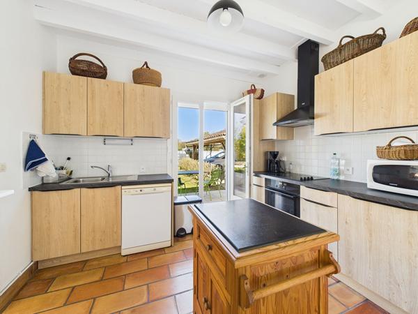Maison rénovée d'environ 115m² hab avec dépendance sur terrain de 1976m2 , Sadirac Maison rénovée d'environ 115m² hab avec dépendance sur terrain de 1976m2 , Sadirac