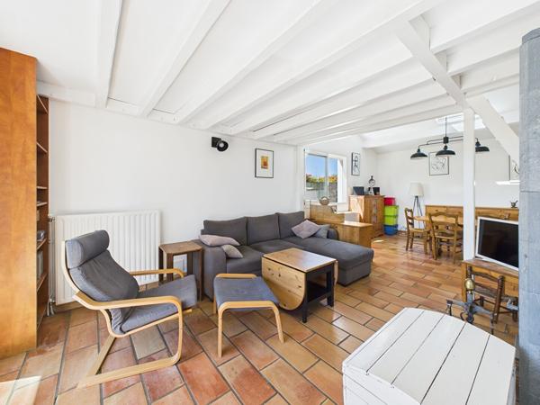 Maison rénovée d'environ 115m² hab avec dépendance sur terrain de 1976m2 , Sadirac Maison rénovée d'environ 115m² hab avec dépendance sur terrain de 1976m2 , Sadirac