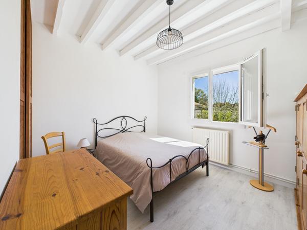 Maison rénovée d'environ 115m² hab avec dépendance sur terrain de 1976m2 , Sadirac Maison rénovée d'environ 115m² hab avec dépendance sur terrain de 1976m2 , Sadirac