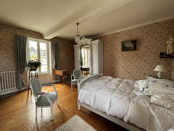 Charmante maison de ville avec garage, jardin paysagé et dépendance