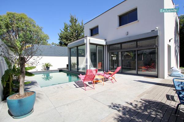 PÉROLS : RARE ! MAISON 4 FACES AVEC PISCINE - 5 PIÈCES - 105 M² - 3 CHAMBRES - JARDIN 335 M2 ENVIRON LOCATION MEUBLÉE À L'ANNÉE