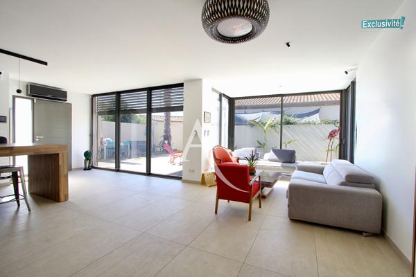 PÉROLS : RARE ! MAISON 4 FACES AVEC PISCINE - 5 PIÈCES - 105 M² - 3 CHAMBRES - JARDIN 335 M2 ENVIRON LOCATION MEUBLÉE À L'ANNÉE