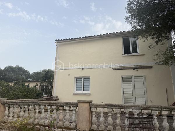 **OPPORTUNITÉ POUR INVESTISSEUR, ENTREPRENEUR OU PROFESSIONNEL DE L’IMMOBILIER**

À vendre, ensemble immobilier composé de **4 logements implantés sur un terrain d’environ 4 200 m²**, offrant un **important potentiel de valorisation** pour un acquéreur disposant de fonds propres et souhaitant réaliser un projet immobilier d’envergure.

### 🏠 UN BIEN AVEC DES REVENUS EXISTANTS

* **4 logements**sur 318M2
* **3 logements actuellement loués avec baux en cours**/ 2200 de loyers
* **Environ 4 200 m² de terrain**
* **500 000 € FAI**
* Revenus locatifs déjà en place
* Fort potentiel après rénovation et restructuration

### ⚠️ IMPORTANT : PROJET POUR INVESTISSEUR AVERTI

Le bien présente une **situation administrative particulière : les constructions ont été réalisées sans permis de construire / autorisations d’urbanisme requises**.

Cette situation devra être **étudiée et vérifiée par l’acquéreur auprès du notaire et des services d’urbanisme compétents**, notamment concernant les possibilités de régularisation et les éventuels projets futurs.

**De nombreux travaux sont également à prévoir.**

Il s'agit donc clairement d'un **projet destiné à un investisseur ou entrepreneur disposant des fonds nécessaires pour l'acquisition et les travaux**, et non d'un bien destiné à un acquéreur recherchant une résidence immédiatement habitable.

### 📈 POURQUOI CE BIEN PEUT INTÉRESSER UN INVESTISSEUR ?

**4 logements + 4 200 m² de terrain + 3 logements déjà loués = une base intéressante pour un projet de valorisation.**

L'acquéreur pourra étudier, avec les professionnels compétents, les différentes possibilités d'exploitation, de rénovation ou de valorisation du site, **sous réserve des règles d'urbanisme et des autorisations nécessaires**.

### 🎯 PROFIL RECHERCHÉ

Ce bien s'adresse particulièrement à :

✔️ Investisseur immobilier
✔️ Marchand de biens
✔️ Entrepreneur
✔️ Professionnel de l'immobilier
✔️ Investisseur patrimonial
✔️ Acquéreur disposant de **fonds propres importants**

**Un projet avec du potentiel, mais qui nécessite une vraie capacité financière, une vision à long terme et une étude sérieuse avant acquisition.**

### 💶 PRIX : 500 000 € FAI

**Vente en toute transparence concernant la situation administrative, les travaux à prévoir et les caractéristiques du bien.**

📞 **Renseignements complémentaires, dossier locatif et visites sur demande.**