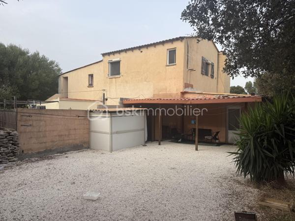**OPPORTUNITÉ POUR INVESTISSEUR, ENTREPRENEUR OU PROFESSIONNEL DE L’IMMOBILIER**

À vendre, ensemble immobilier composé de **4 logements implantés sur un terrain d’environ 4 200 m²**, offrant un **important potentiel de valorisation** pour un acquéreur disposant de fonds propres et souhaitant réaliser un projet immobilier d’envergure.

### 🏠 UN BIEN AVEC DES REVENUS EXISTANTS

* **4 logements**sur 318M2
* **3 logements actuellement loués avec baux en cours**/ 2200 de loyers
* **Environ 4 200 m² de terrain**
* **500 000 € FAI**
* Revenus locatifs déjà en place
* Fort potentiel après rénovation et restructuration

### ⚠️ IMPORTANT : PROJET POUR INVESTISSEUR AVERTI

Le bien présente une **situation administrative particulière : les constructions ont été réalisées sans permis de construire / autorisations d’urbanisme requises**.

Cette situation devra être **étudiée et vérifiée par l’acquéreur auprès du notaire et des services d’urbanisme compétents**, notamment concernant les possibilités de régularisation et les éventuels projets futurs.

**De nombreux travaux sont également à prévoir.**

Il s'agit donc clairement d'un **projet destiné à un investisseur ou entrepreneur disposant des fonds nécessaires pour l'acquisition et les travaux**, et non d'un bien destiné à un acquéreur recherchant une résidence immédiatement habitable.

### 📈 POURQUOI CE BIEN PEUT INTÉRESSER UN INVESTISSEUR ?

**4 logements + 4 200 m² de terrain + 3 logements déjà loués = une base intéressante pour un projet de valorisation.**

L'acquéreur pourra étudier, avec les professionnels compétents, les différentes possibilités d'exploitation, de rénovation ou de valorisation du site, **sous réserve des règles d'urbanisme et des autorisations nécessaires**.

### 🎯 PROFIL RECHERCHÉ

Ce bien s'adresse particulièrement à :

✔️ Investisseur immobilier
✔️ Marchand de biens
✔️ Entrepreneur
✔️ Professionnel de l'immobilier
✔️ Investisseur patrimonial
✔️ Acquéreur disposant de **fonds propres importants**

**Un projet avec du potentiel, mais qui nécessite une vraie capacité financière, une vision à long terme et une étude sérieuse avant acquisition.**

### 💶 PRIX : 500 000 € FAI

**Vente en toute transparence concernant la situation administrative, les travaux à prévoir et les caractéristiques du bien.**

📞 **Renseignements complémentaires, dossier locatif et visites sur demande.**