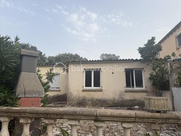 **OPPORTUNITÉ POUR INVESTISSEUR, ENTREPRENEUR OU PROFESSIONNEL DE L’IMMOBILIER**

À vendre, ensemble immobilier composé de **4 logements implantés sur un terrain d’environ 4 200 m²**, offrant un **important potentiel de valorisation** pour un acquéreur disposant de fonds propres et souhaitant réaliser un projet immobilier d’envergure.

### 🏠 UN BIEN AVEC DES REVENUS EXISTANTS

* **4 logements**sur 318M2
* **3 logements actuellement loués avec baux en cours**/ 2200 de loyers
* **Environ 4 200 m² de terrain**
* **500 000 € FAI**
* Revenus locatifs déjà en place
* Fort potentiel après rénovation et restructuration

### ⚠️ IMPORTANT : PROJET POUR INVESTISSEUR AVERTI

Le bien présente une **situation administrative particulière : les constructions ont été réalisées sans permis de construire / autorisations d’urbanisme requises**.

Cette situation devra être **étudiée et vérifiée par l’acquéreur auprès du notaire et des services d’urbanisme compétents**, notamment concernant les possibilités de régularisation et les éventuels projets futurs.

**De nombreux travaux sont également à prévoir.**

Il s'agit donc clairement d'un **projet destiné à un investisseur ou entrepreneur disposant des fonds nécessaires pour l'acquisition et les travaux**, et non d'un bien destiné à un acquéreur recherchant une résidence immédiatement habitable.

### 📈 POURQUOI CE BIEN PEUT INTÉRESSER UN INVESTISSEUR ?

**4 logements + 4 200 m² de terrain + 3 logements déjà loués = une base intéressante pour un projet de valorisation.**

L'acquéreur pourra étudier, avec les professionnels compétents, les différentes possibilités d'exploitation, de rénovation ou de valorisation du site, **sous réserve des règles d'urbanisme et des autorisations nécessaires**.

### 🎯 PROFIL RECHERCHÉ

Ce bien s'adresse particulièrement à :

✔️ Investisseur immobilier
✔️ Marchand de biens
✔️ Entrepreneur
✔️ Professionnel de l'immobilier
✔️ Investisseur patrimonial
✔️ Acquéreur disposant de **fonds propres importants**

**Un projet avec du potentiel, mais qui nécessite une vraie capacité financière, une vision à long terme et une étude sérieuse avant acquisition.**

### 💶 PRIX : 500 000 € FAI

**Vente en toute transparence concernant la situation administrative, les travaux à prévoir et les caractéristiques du bien.**

📞 **Renseignements complémentaires, dossier locatif et visites sur demande.**