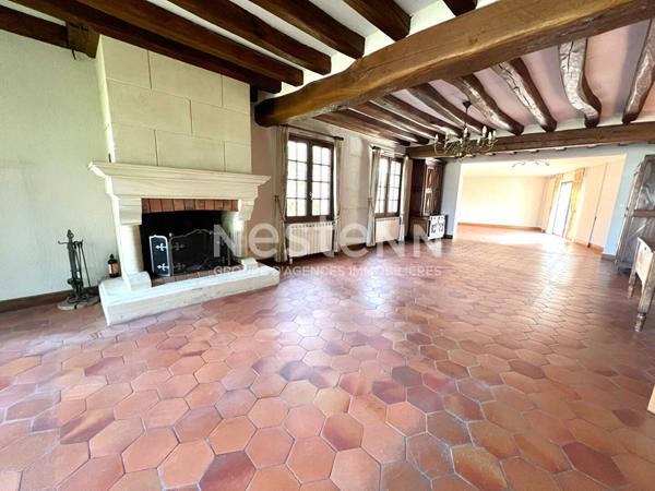 Belle maison familiale 5 chambres, terrain et dépendance, située à GIEVRES (LOIR ET CHER) proche commerces.