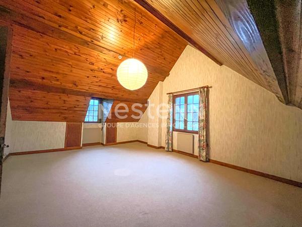 Belle maison familiale 5 chambres, terrain et dépendance, située à GIEVRES (LOIR ET CHER) proche commerces.