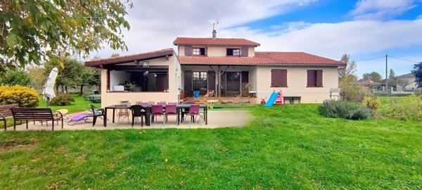 Espace et tranquillité pour cette maison familiale!