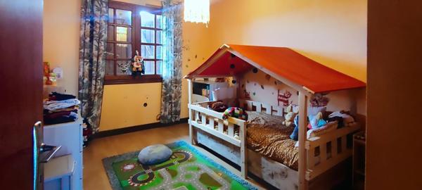 Espace et tranquillité pour cette maison familiale!