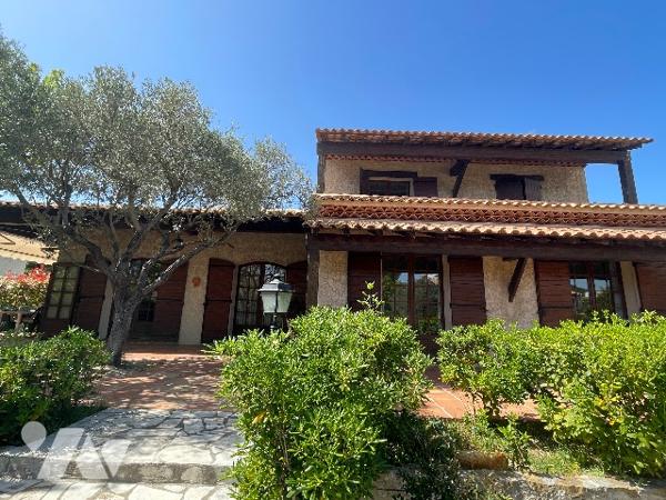 Maison avenue de la SOUDE 13009, 7 pièces dans lotissement privé, 144m² sur parcelle de 920m².