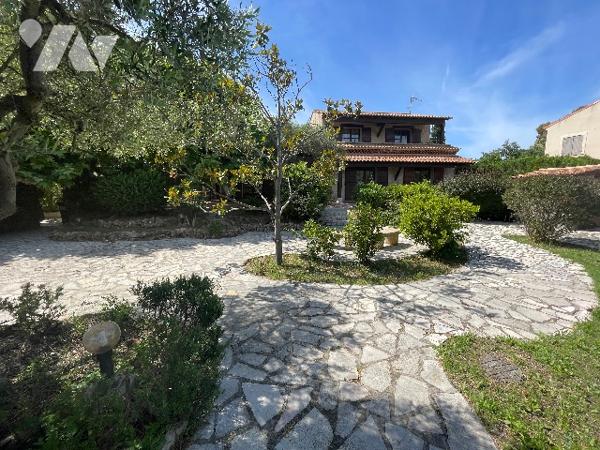 Maison avenue de la SOUDE 13009, 7 pièces dans lotissement privé, 144m² sur parcelle de 920m².