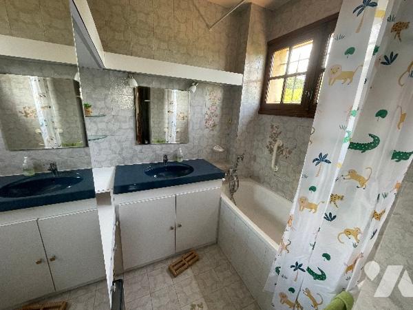 Maison avenue de la SOUDE 13009, 7 pièces dans lotissement privé, 144m² sur parcelle de 920m².