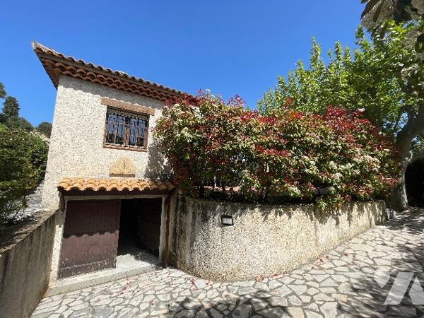 Maison avenue de la SOUDE 13009, 7 pièces dans lotissement privé, 144m² sur parcelle de 920m².