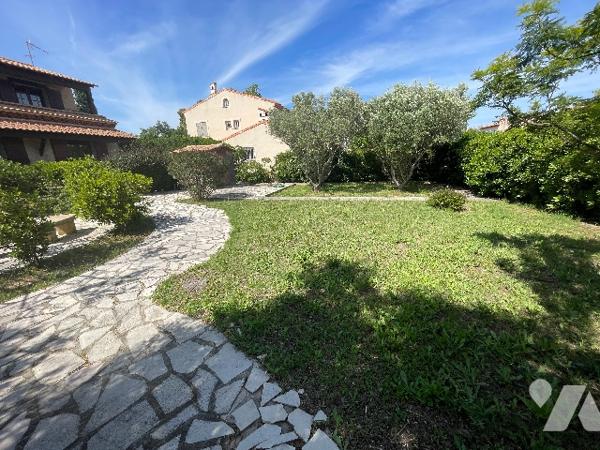 Maison avenue de la SOUDE 13009, 7 pièces dans lotissement privé, 144m² sur parcelle de 920m².
