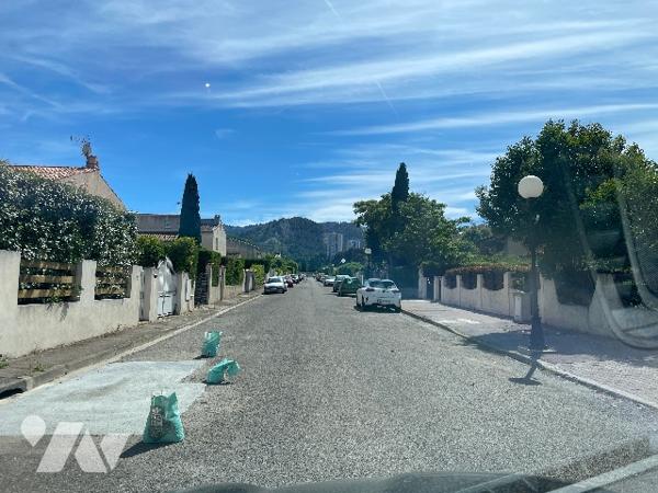 Maison avenue de la SOUDE 13009, 7 pièces dans lotissement privé, 144m² sur parcelle de 920m².