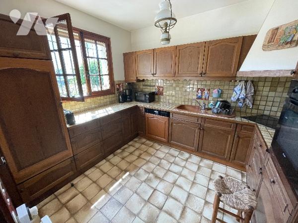 Maison avenue de la SOUDE 13009, 7 pièces dans lotissement privé, 144m² sur parcelle de 920m².