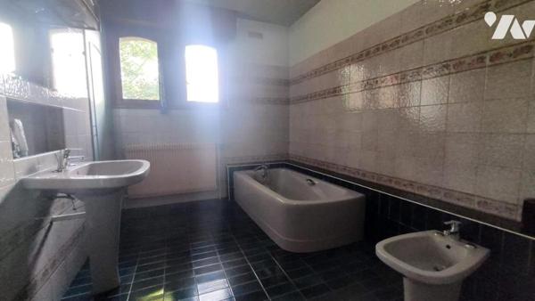 Pavillon individuel en semi plain pied avec sous-sol complet