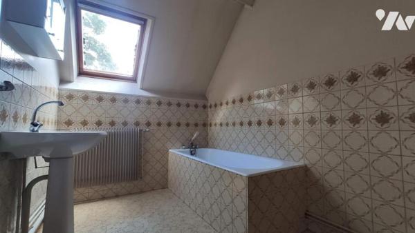 Pavillon individuel en semi plain pied avec sous-sol complet