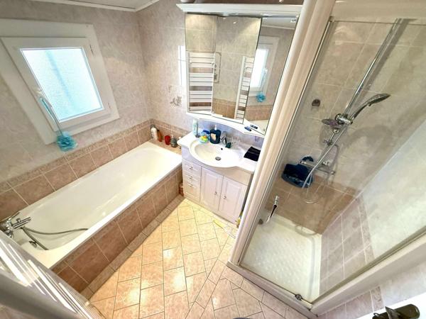 Maison T5 de 120 m² habitables avec grande terrasse Claira