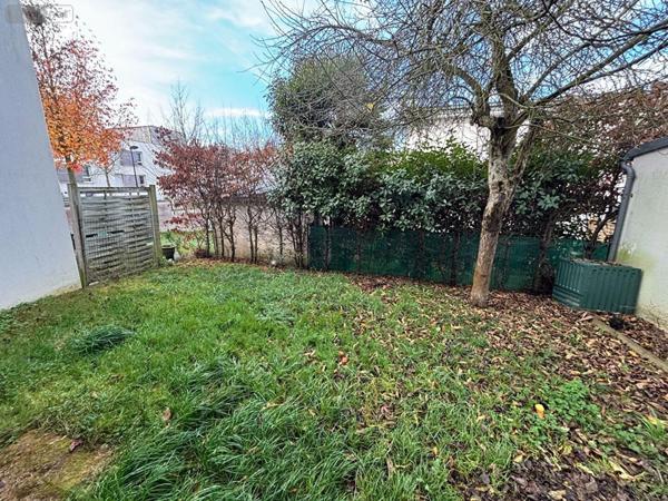 Maison à louer à Saint-Jacques-de-la-Lande en Ille-et-Vilaine (35136), ref : 001-462